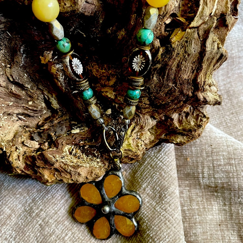 Beaded Flower pendant necklace